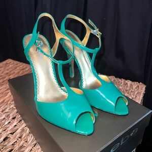 🇺🇸Bebe Green Peep Toe Heels